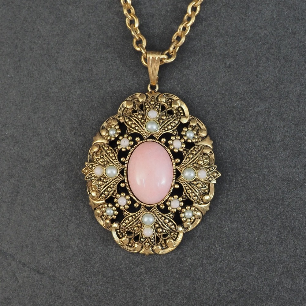 Avon Queen Annes Lace Pendant Necklace Pink Cabochon Faux Pearl Gold Tone VTG